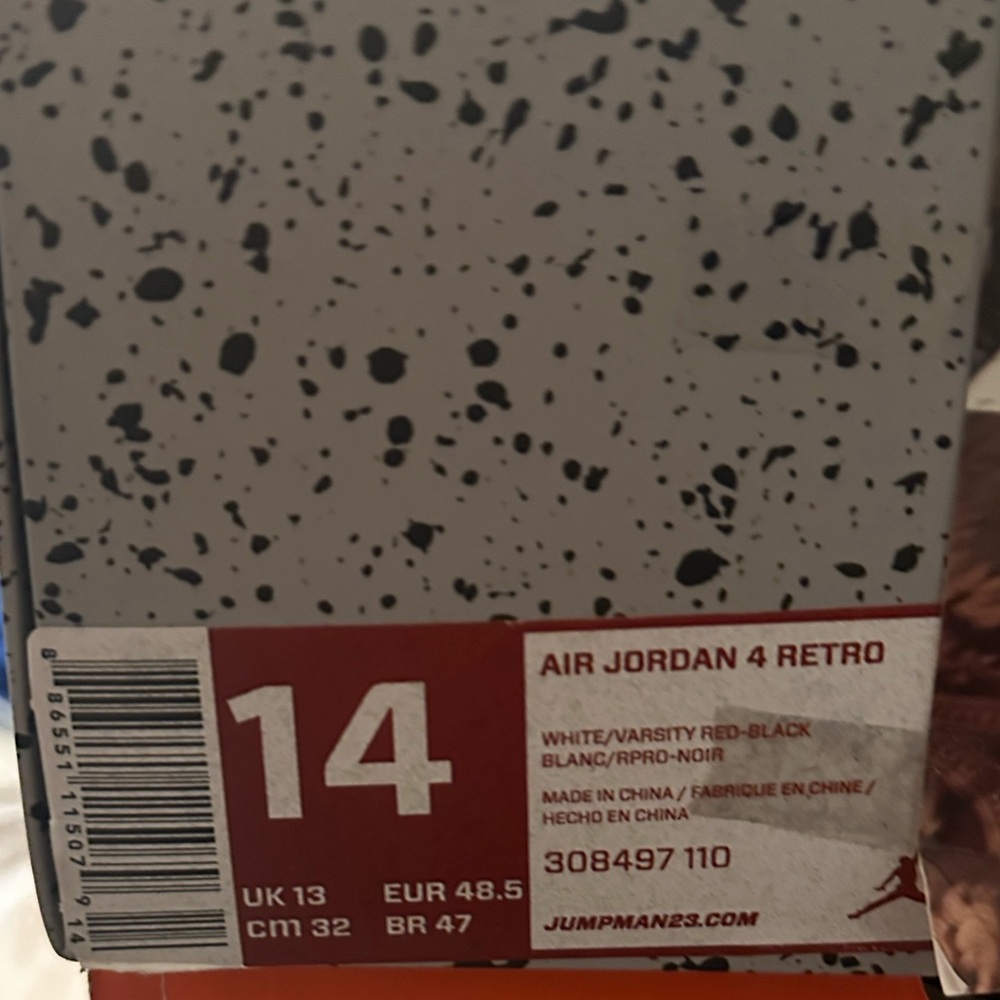 Air Jordan 4 Retro White, black and Red Sneakers - Picture 6 of 8